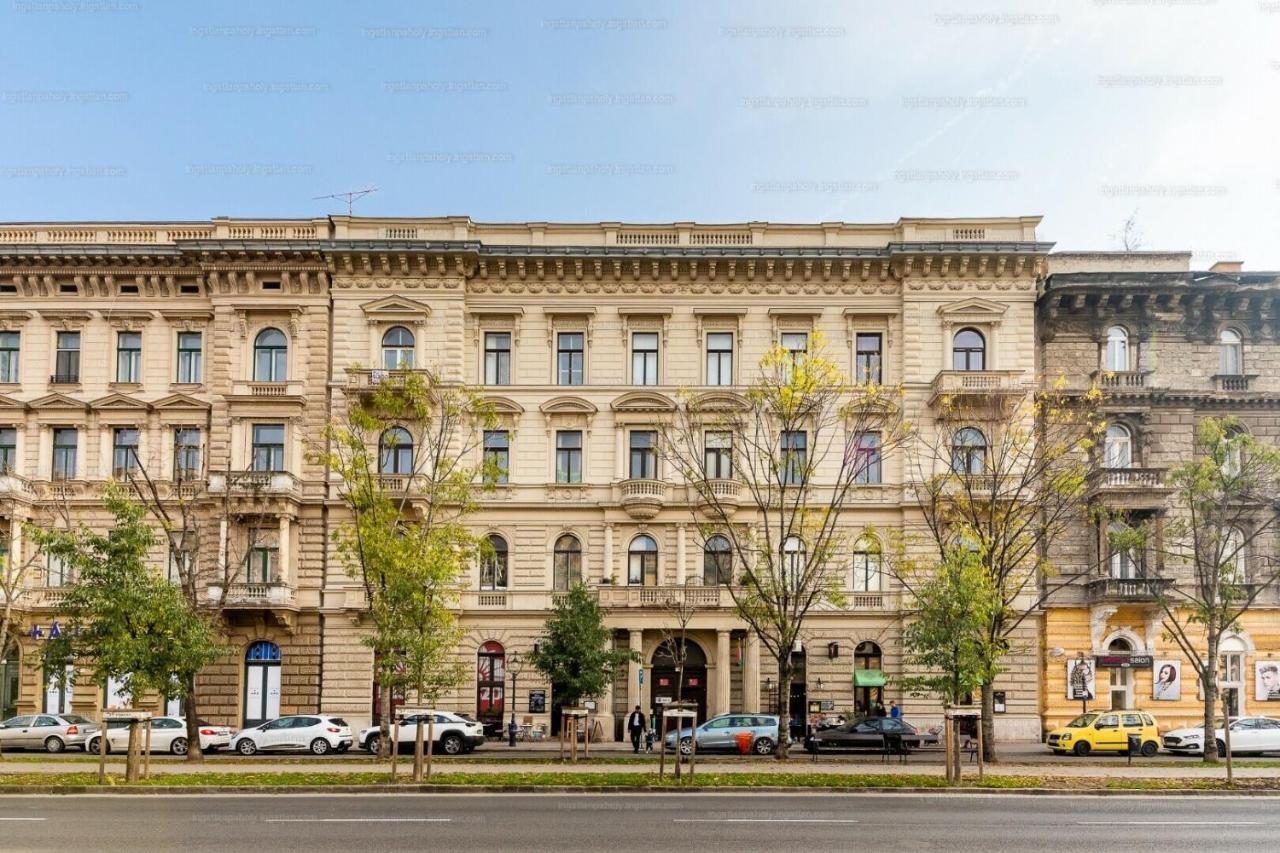 Brand New Sunny On Andrassy Street Apartmán *
